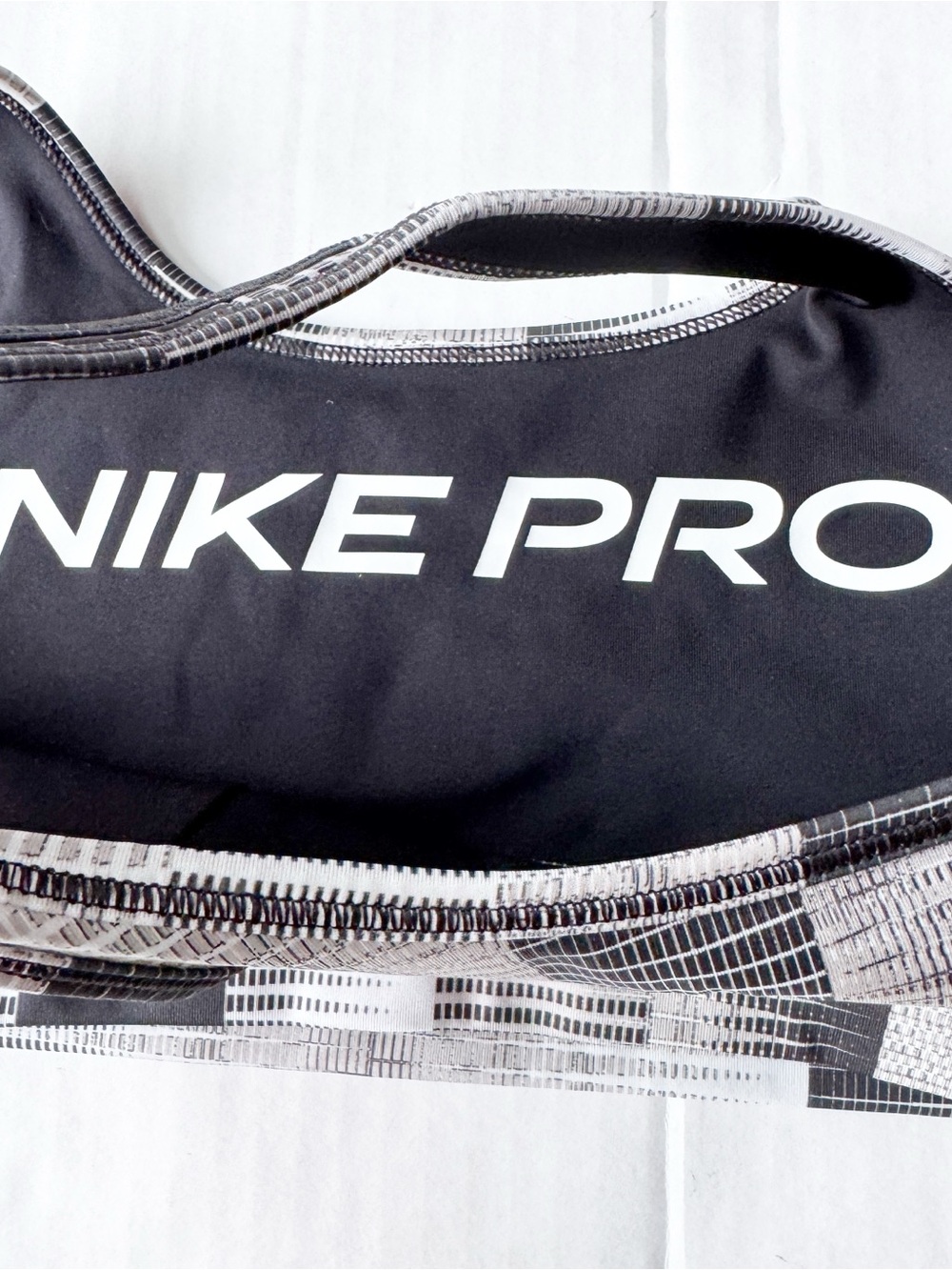 Nike Pro Girls New Dri-FIT Reversible Sports Bra Size XL 13-15Y
NWT - Picture 11 of 16